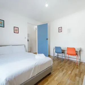 Great In Stepney Station - 12 Londra